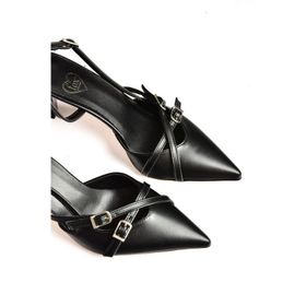 Fox Shoes S654071909 Siyah Suni Deri Kısa Topuklu Kadın Ayakkabı