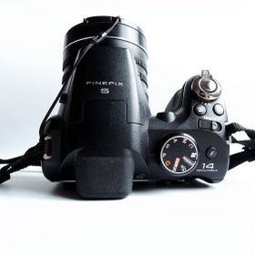 Fujifilm FinePix S4200 Dijital Fotoğraf Makinesi