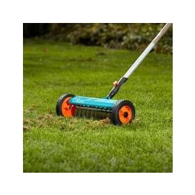 Gardena 03395 C/S Tekerlekli Çim Havalandırma Tırmığı