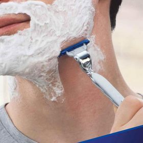 Gillette Mach 3 Turbo Makine + Mach3 2'li Tıraş Jeli + 12'li Yedek Tıraş Bıçağı Seti