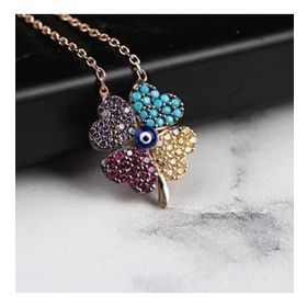 Glorria CM0230 Altın Renkli Taşlı Yonca Kolye