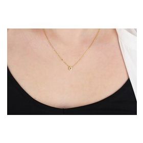 Glorria Gümüş 3 Boyutlu Minimalist Q Harfi Kolye