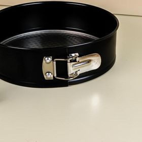 Guardini 24 cm Gümüş Altın Kelepçeli Kek Kalıbı