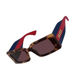 Gucci GG1860S 002 52-20-135 Kadın Güneş Gözlüğü