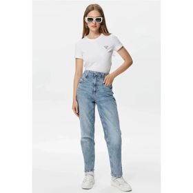 Guess W2YI44J1314-G011 Beyaz Slim Fit Kadın T-shirt