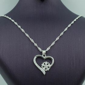 Gümüş 925 Ayar Üç Zirkon Taşlı Kalpli Kolye