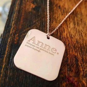 ​Gümüş Rose Anne Yazılı Plaka Bayan Kolye
