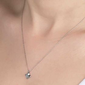 Gumush Swarovski Taşlı Dörtgen Gümüş Kadın Kolye