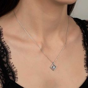 Gumush Swarovski Taşlı Dörtgen Gümüş Kadın Kolye