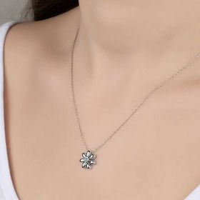 Gumush Swarovski Taşlı Papatya Gümüş Kadın Kolye