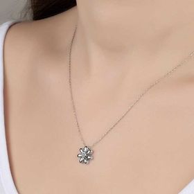 Gumush Swarovski Taşlı Papatya Gümüş Kadın Kolye