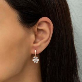 Gumush T6029 PB Beyaz Çiçek Gümüş Küpe
