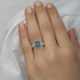 Gumush T6550 Koyu Yeşil Baget Taşlı Kadın Gümüş Yüzük