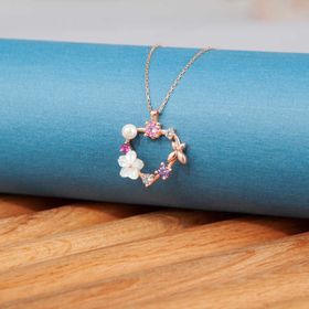 Gumush T7296 Rose Manolya Çiçeği Kelebek Kadın Gümüş Kolye