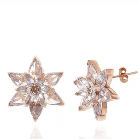 Gumush T7427 Rose Beyaz Lotus Çiçeği Çivili Kadın Gümüş Küpe