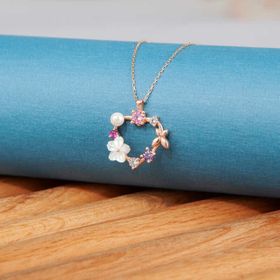 Gumush T7452 Rose Manolya Çiçeği Kelebek Kadın Gümüş Kolye
