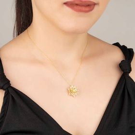 Gumush T7537 Gold Beyaz Taşlı Lotus Çiçeği Kadın Gümüş Kolye