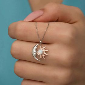 Gumush T7611 Opal Beyaz Taşlı Ay Güneş Kadın Gümüş Kolye