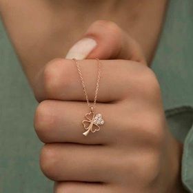 Gumush T7965 Kalpli Dört Yapraklı Yonca Gümüş Kadın Kolye