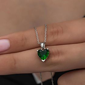Gumush T8061 Yeşil Taşlı Kalpli Kadın Gümüş Kolye