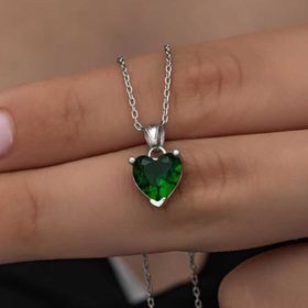 Gumush T8061 Yeşil Taşlı Kalpli Kadın Gümüş Kolye