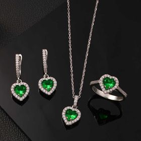 Gumush T8064 Yeşil Taşlı Kalpli Kadın Gümüş Set