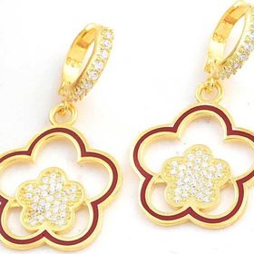 Gumush T8208 ​Gold Sallantılı Çiçek Desenli Kadın Gümüş Küpe