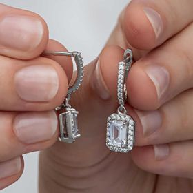 Gumush T8288 Beyaz Baget Taşlı Sallantılı Kadın Gümüş Küpe