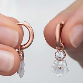 Gumush T8309 Rose Sallantılı Manolya Çiçeği Kadın Gümüş Küpe