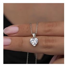 Gumush T8324 Beyaz Taşlı Kalpli Kadın Gümüş Kolye