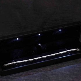 Gumush T8427 Işıklı Kutulu 4 mm Beyaz Taşlı Su Yolu Kadın Gümüş Bileklik