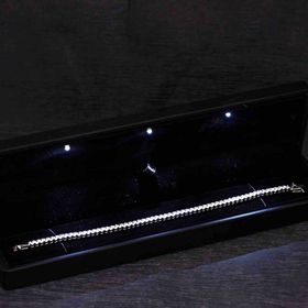 Gumush T8427 Işıklı Kutulu 4 mm Beyaz Taşlı Su Yolu Kadın Gümüş Bileklik