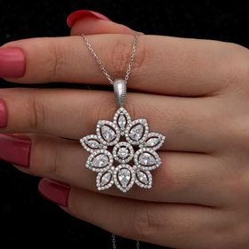 Gumush T8690 Zirkon Taşlı Çiçek Kadın Gümüş Kolye