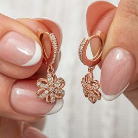 Gumush T8815 ​Sallantılı Rose Çiçek Kadın Gümüş Küpe
