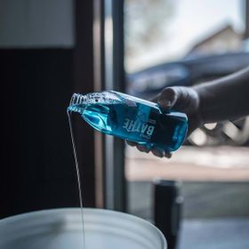 Gyeon Q2M 1000 ml Bathe Nötr PH Konsantre Cilalı Araç Yıkama Şampuanı