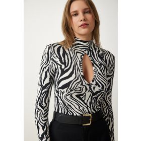 Happiness İst. RX00037 Kadın Beyaz Cut Out Detaylı Desenli Örme Bluz