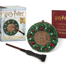Harry Potter: Hogwarts Christmas Wreath and Wand Set: Lights Up!