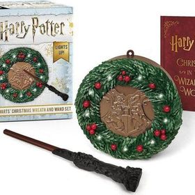 Harry Potter: Hogwarts Christmas Wreath and Wand Set: Lights Up!