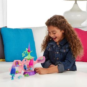 Hasbro B6560 Trolls Poppy'nin Taç Giyme Töreni Aksiyon Figürleri