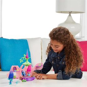 Hasbro B6560 Trolls Poppy'nin Taç Giyme Töreni Aksiyon Figürleri