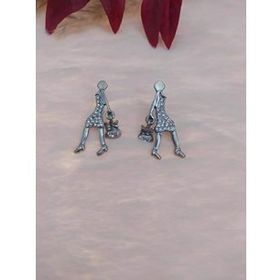 Hdmarketim Swarovski Işıltılı Taşlı Kadın Figürlü Sallantılı Küpe