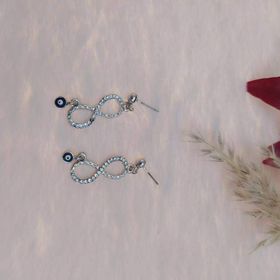 Hdmarketim Swarovski Taşlı Beyaz Sonsuzluk Temalı Nazarlı Küpe