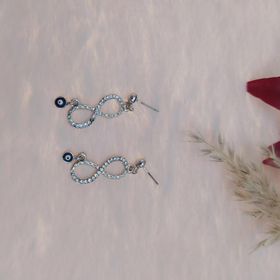 Hdmarketim Swarovski Taşlı Beyaz Sonsuzluk Temalı Nazarlı Küpe