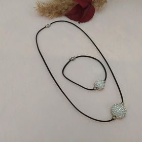 Hdmarketim Swarovski Taşlı Kaucuk Bileklikli Kolye