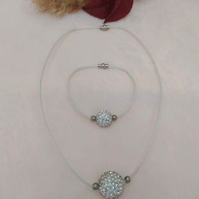 Hdmarketim Swarovski Taşlı Kaucuk Bileklikli Kolye