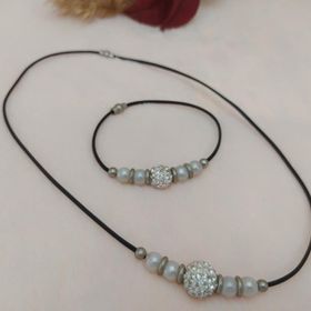 Hdmarketim Swarovski Taşlı Sıra İncili Kaucuk Bileklikli Kolye