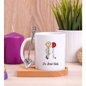 Hediye Dükkanı Doktor Karikatürü Ahşap Altlıklı Kaşıklı Beyaz Kupa Bardak