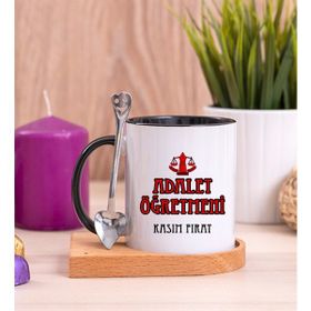 Hediye Dükkanı Kişiye Özel Adalet Öğretmeni Ahşap Altlıklı Kaşıklı Siyah Kupa Bardak