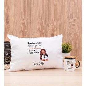 Hediye Dükkanı Kişiye Özel Alışıkın Değilsindir Tasarım Esprili Siyah Kupa Bardak ve Dikdörtgen Yastık Seti