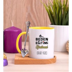 Hediye Dükkanı Kişiye Özel Beden Eğitimi Öğretmeni Ahşap Altlıklı Kaşıklı Sarı Kupa